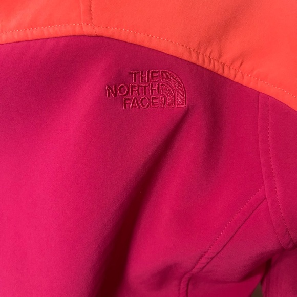 The North Face Women's Vibrant Orange and Pink Ski Jacket - Picture 7 of 16